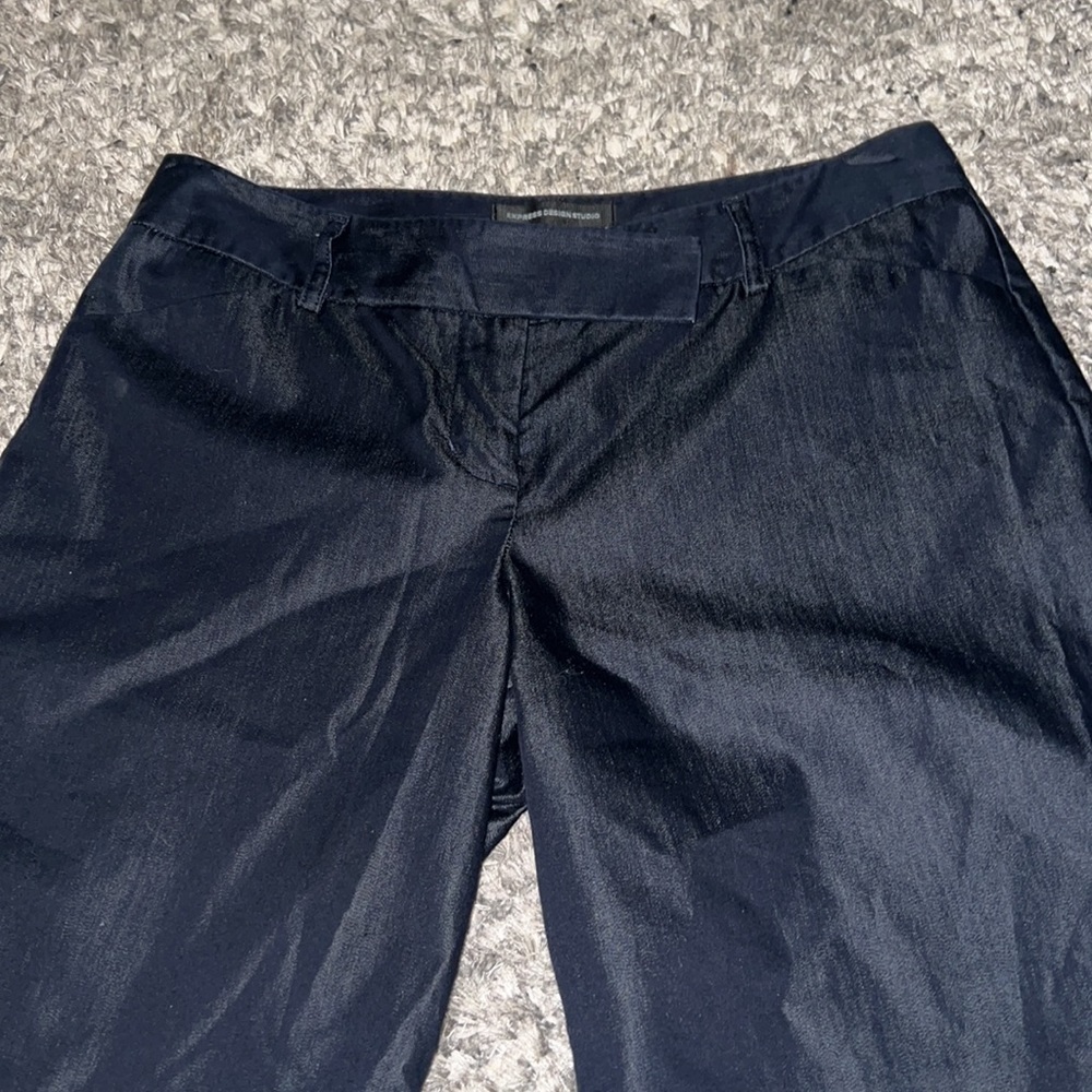 - Express Shorts - Picture 3 of 3